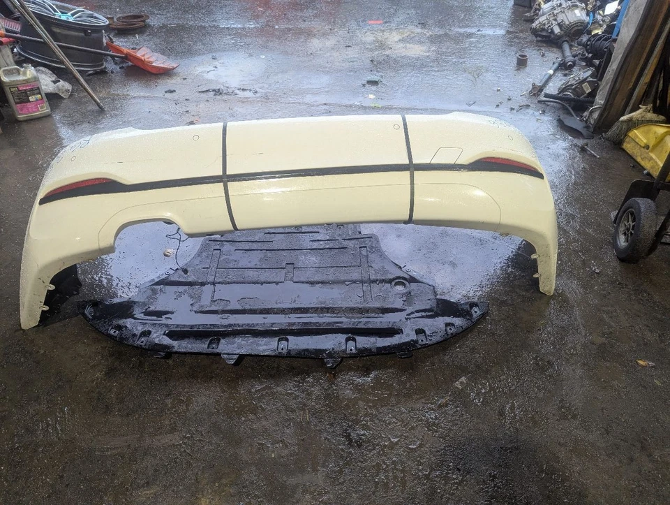 后保险杠 4 门 Gran Coupe 带 Park Assist 适合 17-20 宝马 430i 243126 — 第 1/4 张图片