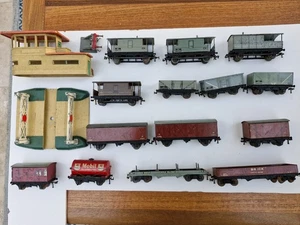 Job lot of Hornby Dublo OO gauge 3 rail wagons and accessories - Picture 1 of 11