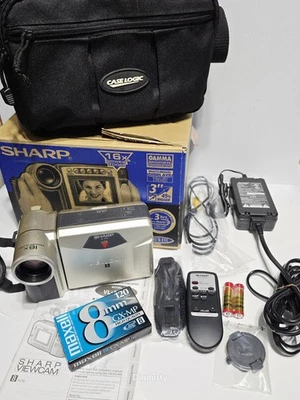 Videocámara Sharp VL-A10U Hi-8 con bolsa, 1 batería, control remoto, cable de alimentación, 1 cinta, caja Foto 1 de 4