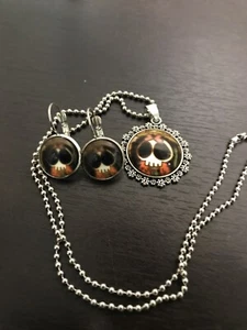Skull Necklace With Pair Of Matching Ear Rings - Picture 1 of 3