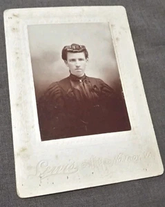 Antike Echt Foto Schrank Karte Frau von Lewis Studio No. Troy Vermont 4 x 6 Zoll - Bild 1 von 5