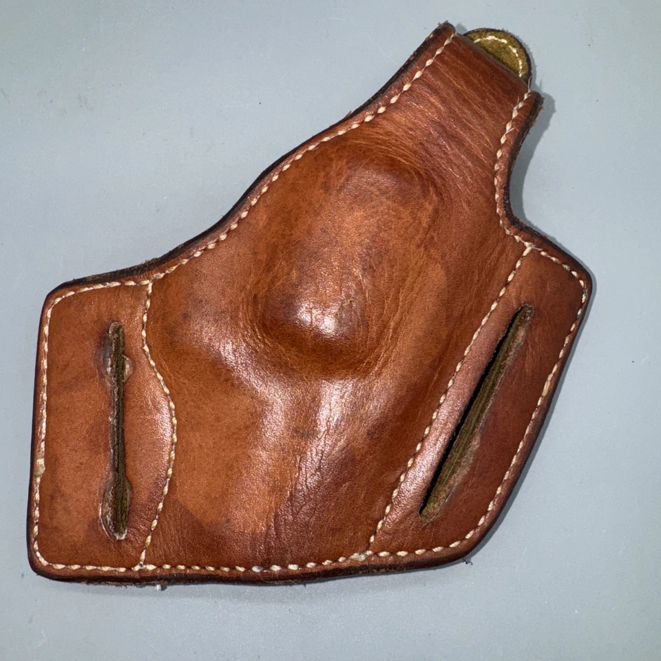 复古 Safariland 棕色皮革皮套 适用于 Med 框架 Colt 左轮手枪 右握 带拇指 — 第 1/3 张图片
