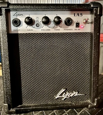COMBO INALÁMBRICO AMPLIFICADOR GUITARRA ELÉCTRICA LYON BATERÍA 9V Modelo LA5 Foto 1 de 4