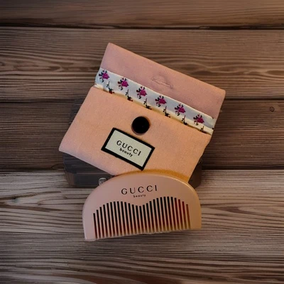 NUEVO Conjunto de Peine y Bolsa Gucci Belleza Rosa Floral.Regalo con Compra. Foto 1 de 4