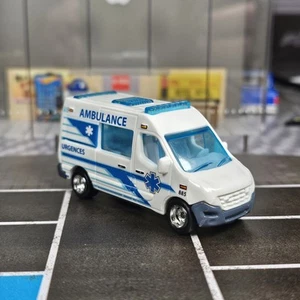 Custom Matchbox European Streets #19 White Renault Master Ambulance Real Riders - Picture 1 of 8