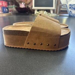 Rouge Helium Plateau Pantoletten Gr. 9 Neu Braun Wildlederimitat Nieten Y2K 90er Boho - Bild 1 von 8