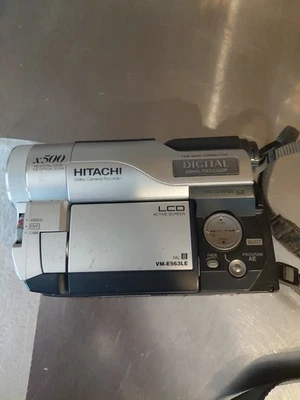 Hitachi VM-E563LE PAL 8mm Video8 Digital Camcorder no batt or charger - Image 1 of 4