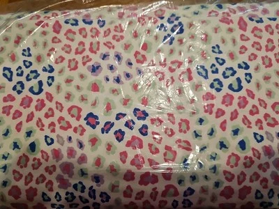 PERNO 8 YARDAS MULTICOLOR ANIMAL PRINT FRANELA TELA COSTURA TRAPO EDREDÓN ROSA BLANCO Foto 1 de 4