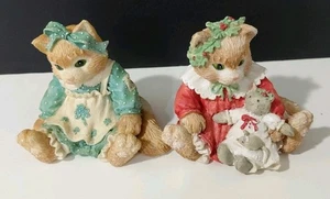 Lot 2 Enesco Calico Kätzchen Katzen Holiday Priscilla Hillman Resin Figuren  - Bild 1 von 6