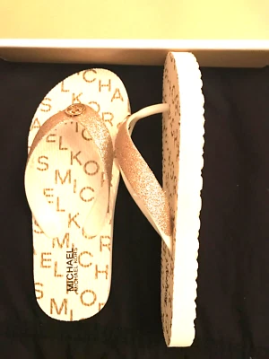  NUEVO-Michael Kors-Niñas Chanclas Vainilla/Dorado Brillo Niñas Talla 13 Foto 1 de 4
