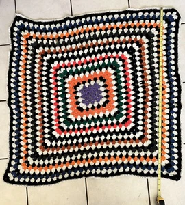 NEU Handarbeit gehäkelt afghanische Decke Überwurf 34x34 cm - Bild 1 von 4