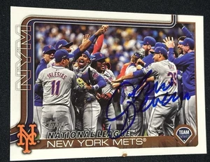 Carta squadra Chris Devenski firmata 2025 Topps serie 2 NY Mets autografata - Foto 1 di 1