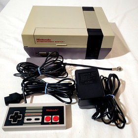 Original Nintendo NES Console Bundle Cables One Controller Blinking Red (821)