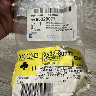 Chevrolet Spark 2013-2016 puerta levadiza trasera escotilla oro pajarita emblema 95328077 Foto 1 de 4