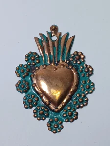 Handcrafted Peruvian Milagro Sacred Heart Tin – Folk Art Peru 2 1/2". JBTr31 - Picture 1 of 2