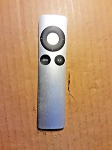 Genuine Apple Silver Remote for TV iPod iMac Macbook Pro Silver A1294 - Picture 1 of 4