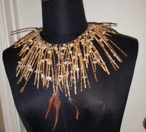 L@@K. WILd FrINge HALSKETTE.  GLASPERLEN FEDERN TRIBAL WAITUSI - Bild 1 von 5