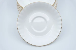 Set of 6 Royal Albert Val D’or Bone China Tea Saucers Vintage Gold Trim 5.5” - Foto 1 di 14