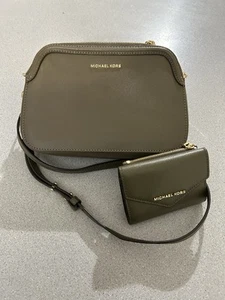 Authentic! Michael Kors Houston Crossbody bag & Wallet Used AMAZING CONDITION - Picture 1 of 10