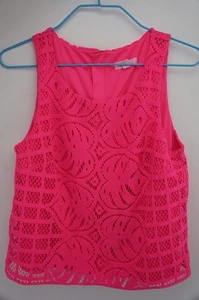 Sehr guter Zustand Lilly Pulitzer Cindi bauchfreies Oberteil S Small pink Drachenfruchtblätter Palmenspitze - Bild 1 von 5