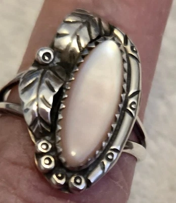 Sterling Silver Native American Mother of Pearl Ring Signed SN, Size 7.25 - Image 1 of 4