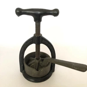 Antique CAST IRON MEAT or ORANGE PRESS Landers Frary & Clark - Picture 1 of 12