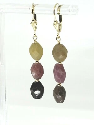 Pendientes colgantes con cierre de palanca de zafiro multicolor Umba rellenos de oro amarillo de 14k Foto 1 de 4