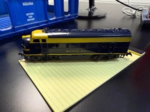 Revell Santa Fe EMD F7A Diesel Train Locomotive HO Scale - Picture 1 of 7