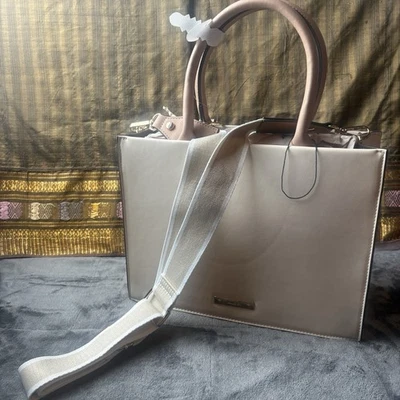 Cartera Bandolera ALDO Rosa Crema/Polvo con Cambiar Cartera Acentos Dorados en Relieve Foto 1 de 4