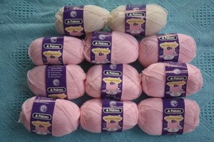 NEW BABY WOOL Balls 200g QUALITY Yarn 3 PLY Pink/White Patons Dream Time. Unused - Picture 1 of 1
