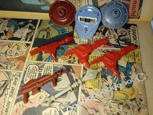 Vtg Masters of the Universe Playset Accessories lot shield mace weapons parts 9 - Picture 1 of 5
