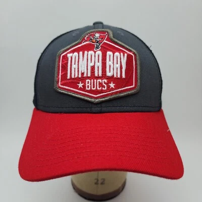 Sombrero de camionero New Era 39THIRTY Tampa Bay Buccaneers M/L gris rojo ajustado Foto 1 de 4