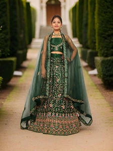 Lehenga semi cucita con ricamo e filo zari lavoro di Shreekama - Foto 1 di 16