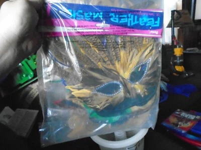 4 маски для лица с ремешком Darice Mardi Gras Feather (различные стили) - Изображение 1 из 2