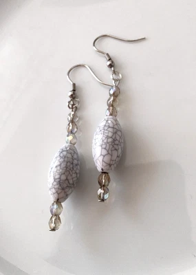 Ohrringe, Acrylperlen in Steinoptik und Glasperlen grau, Handmade 🎉 - Bild 1 von 2