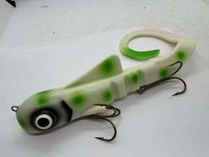 12" Musky Innovations Magnum Pro Bulldawg Custom Yoshi Jerkbait Musky Lure - Picture 1 of 4