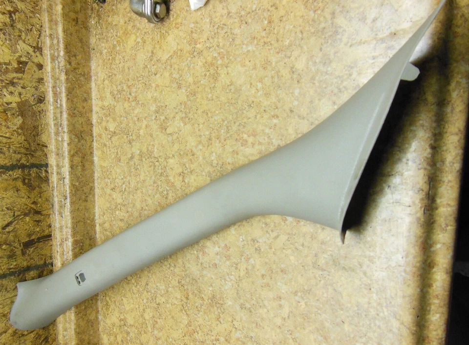 Cubierta del panel interior Saturn SC2 1999 moldura bronceada pilar izquierdo poste puerta conductor delantero Foto 1 de 1