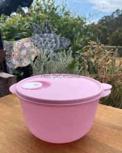TUPPERWARE CRYSTALWAVE 2.0L ROUND VENT SERVE MICROWAVE BOWL BABY PINK - Picture 1 of 4