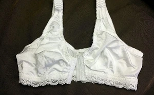Classique Mastectomy Bra Size Med White Cotton Cups Style 789 Front Closure 5CB4 - Picture 1 of 6