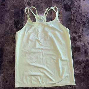 Nike Dri Fit women’s racerback activewear tank size medium neon yellow seamless - Picture 1 of 6