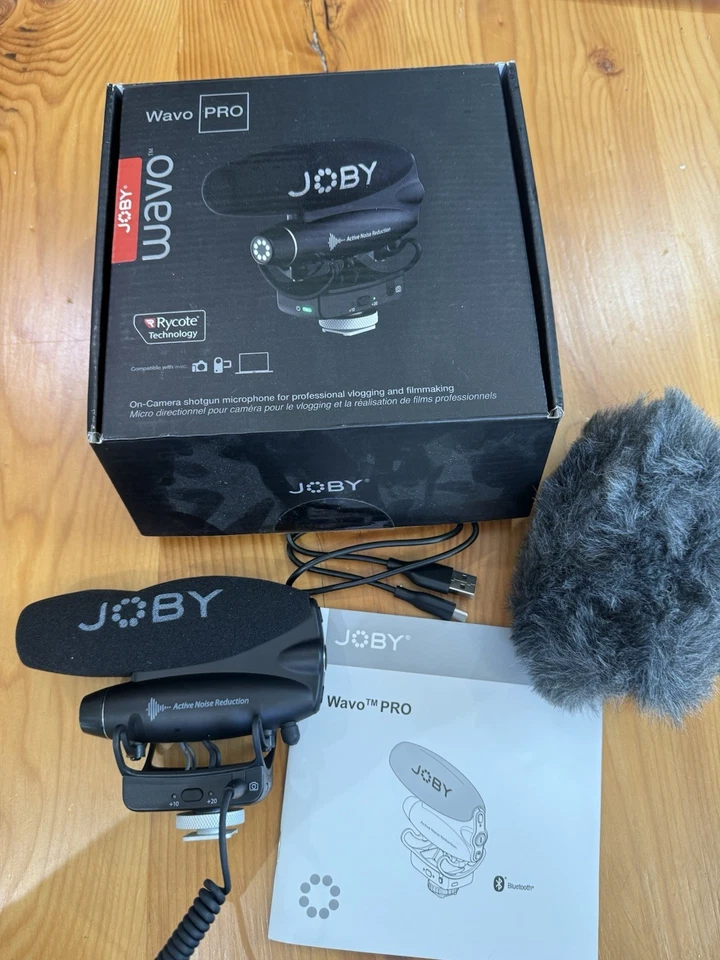 JOBY Wavo PRO Hybrid Analog/USB Camera-Mount Shotgun Microphone - Image 1 of 1