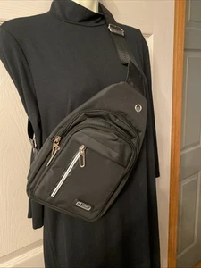 Black Nylon Crossbody Shoulder Travel Bag EUC - Picture 1 of 10