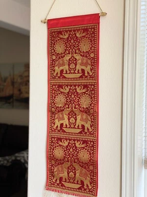 Tapiz de Pared Rojo Decoración de Pared Colgante de Pared Boho Elefante Pavo Real Decoración del Hogar Regalo Foto 1 de 4