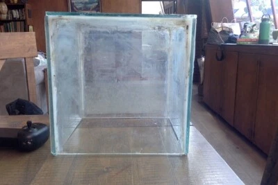 acuario pecera sin borde, sucio pero funciona. Foto 1 de 4