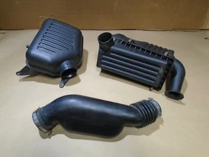 Jeep Wrangler TJ 97-02 Filtro de aire Limpiador Caja Conjunto Configuración 2.5 4 cilindros ENVÍO GRATUITO - Imagen 1 de 7