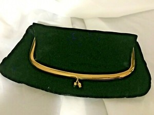 sabyaensacarhi velvet clutch