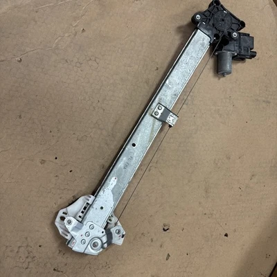 SUBARU IMPREZA FRONT RIGHT SIDE DOOR WINDOW REGULATOR MOTOR OEM 2017 - 2023 0026 - Image 1 of 4