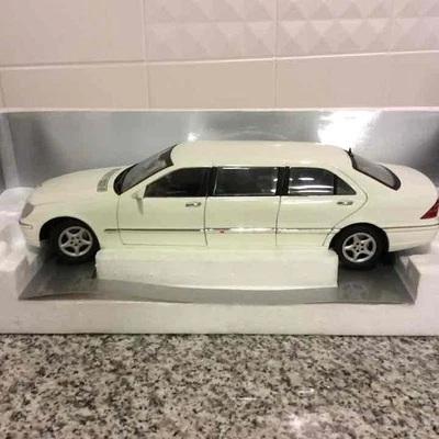 Mini auto pressofusa Kyosho 1:18 Mercedes Benz Classe S Pullman berlina nuova - Immagine 1 di 4