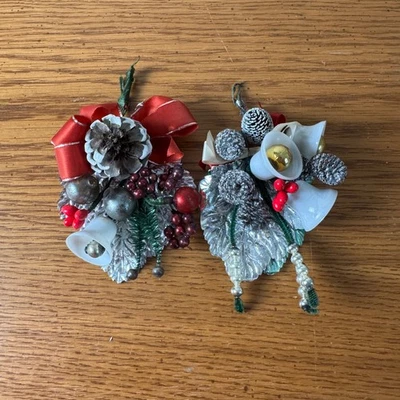 Juego de 2 adornos de piña campana de Navidad MCM detalles de acebo de bayas rojas Foto 1 de 4