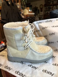 UGG Australia Winter Boots Women’s Cream Sheepskin Leather Size 8 Very Good - Picture 1 of 11